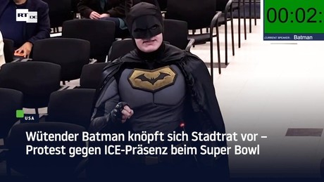 Wütender Batman knöpft sich Stadtrat vor – Protest gegen ICE-Präsenz beim Super Bowl