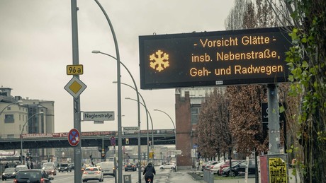 Der tägliche Wahnsinn – Berlin: NaBu erwirkt trotz Schnee und Glätte "Tausalz-Einsatzverbot"
