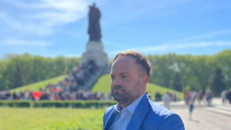 Neuer Strafbefehl wegen Unterstützung eines "russischen Angriffskriegs" – Video über 9. Mai-Gedenken