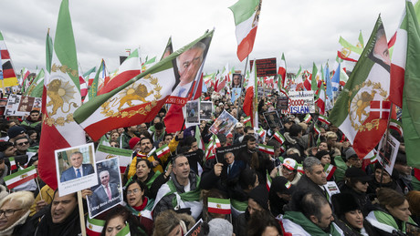 Aufmarsch der "Jubelperser": Mit Mordaufrufen und Naziparolen für "westliche Werte"