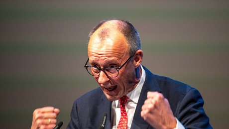 Bundeskanzler Merz fordert Klarnamenpflicht im Netz