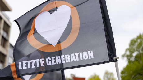 Sie sind zurück: Klimakleber blockieren Berliner Stadtautobahn