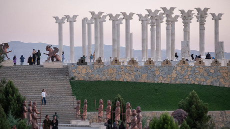 Kriegsvorboten? Internationale Aufrufe zur Ausreise aus Iran