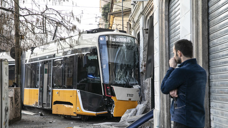 Tram entgleist in Mailand: Ein Toter, mindestens 39 Verletzte