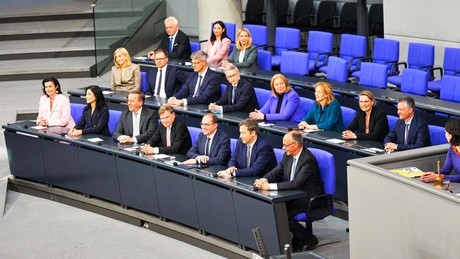 Sozialkahlschlag an der "Heimatfront": Gefügig machen für imperialistische Barbarei