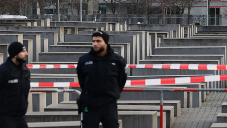 IS-Messerattentäter vom Berliner Holocaust-Mahnmal muss 13 Jahre ins Gefängnis