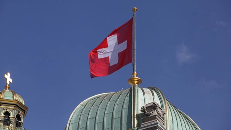 Schweiz bleibt flexibel: SVP will strikte Neutralität – Nationalrat sagt Nein