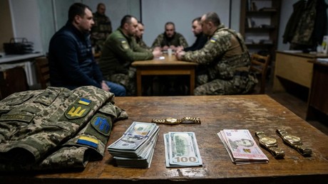 Szijjártó: Kiew transportiert Geld für "Militärmafia" durch Ungarn