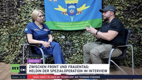 RT DE: Frauentag im Einsatz – Militärsanitäterin über Mut und Verantwortung