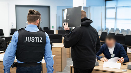 Razzien wegen verbotener Naziliteratur – und ein Verstoß gegen den Datenschutz