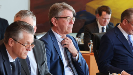 Wolfram Weimer flüchtet vor Preisverleihung