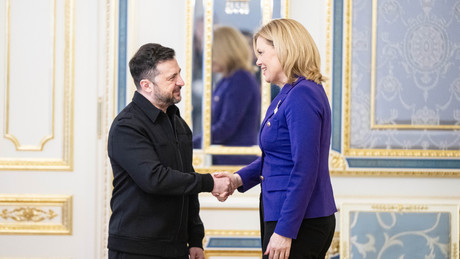 Klöckner und Selenskij: Zwei Illegitime beim freundlichen Plausch