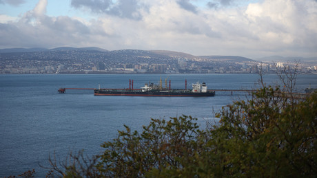 Griechenland bringt Angriff auf Tanker mit US-Entscheidung über russisches Öl in Verbindung