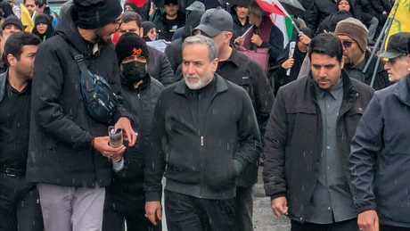 Irans Außenminister: Meerenge von Hormus nur für israelische und US-Schiffe gesperrt