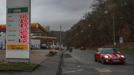 Ärger an der Zapfsäule: Wer macht den Benzinpreis?