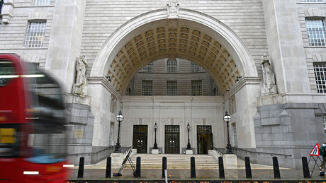 MI5 zahlt Entschädigung an Frau, die von Neonazi-Informant missbraucht wurde