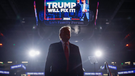 Umleitung von Geldern: Trump wirft Kiew Einmischung in Präsidentschaftswahlkampf 2024 vor