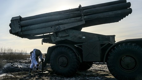 Liveticker Ukraine-Krieg: Artillerie greift Stellungen ukrainischer Armee massiv an