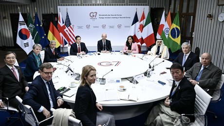 Liveticker Iran-Krieg – UK wirft Iran vor, Weltwirtschaft "als Geisel zu nehmen"