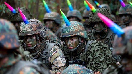 Bundeswehr innovativ: Regenbogenfarbenes Sichtbarkeitshorn im Feldversuch getestet