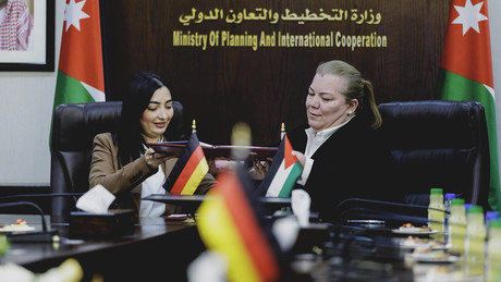 Entwicklungshilfe: Mit Links aufbauen, mit Rechts zerstören