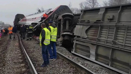 Zugunglück im Gebiet Uljanowsk: Sieben Waggons entgleist – über 400 Menschen an Bord