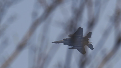 Liveticker Iran-Krieg: Pilot der abgeschossenen US-F-15 evakuiert – Suche nach Navigator dauert an