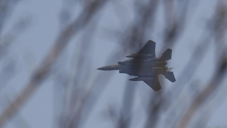 Liveticker Iran-Krieg: Pilot der abgeschossenen US-F-15 evakuiert – Suche nach Navigator dauert an