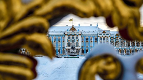 Zarskoje Selo: Chinesische Meister stellen verlorene Wandgemälde von Katharina der Großen nach
