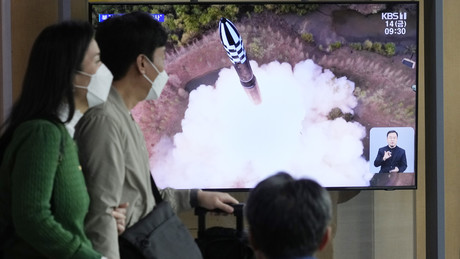 Neuheiten im DVRK-Arsenal: Pjöngjang testet Streusprengkopf und elektromagnetische Waffe