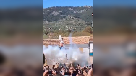 Spanier sprengen Netanjahu-Effigie in die Luft: Israel schreit "Antisemitismus" (VIDEO)