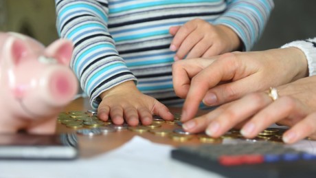 "Gesundheitsreform": Warken will Familien tief ins Portemonnaie greifen