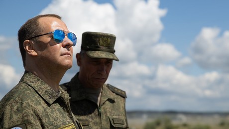 Liveticker Ukraine-Krieg – Medwedew: Drohnenproduktionsstätten in Europa legitime Ziele