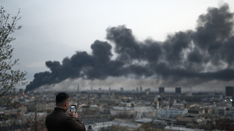 Liveticker Ukraine-Krieg – Ukraine meldet massive russische Angriffe: Dicke Rauchwolken in Kiew