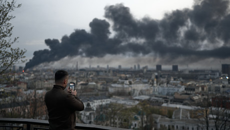 Liveticker Ukraine-Krieg – Ukraine meldet massive russische Angriffe: Dicke Rauchwolken in Kiew