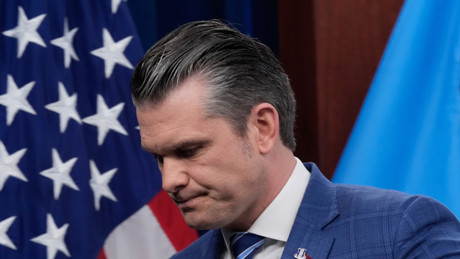"Kriegsverbrechen und Fehlverhalten": Demokraten wollen Hegseth des Amtes entheben