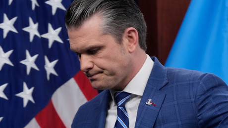 "Kriegsverbrechen und Fehlverhalten": Demokraten wollen Hegseth des Amtes entheben