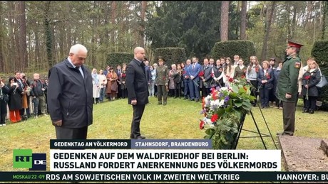 Völkermord-Gedenktag: Russische und weißrussische Vertreter legen Kranz in Stahnsdorf nieder