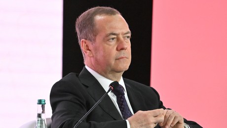 Medwedew: Russland kämpft gegen Kräfte, die seine Existenz infrage stellen