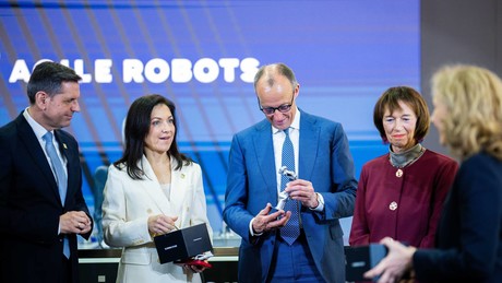 Versorgung gesichert? Merz beschwichtigt angesichts drohender Treibstoff-Engpässe