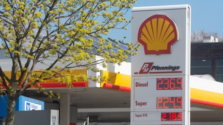 Gesetzliche Spritpreis-Schaukel: Starke Preissprünge zur Mittagszeit bleiben die Regel