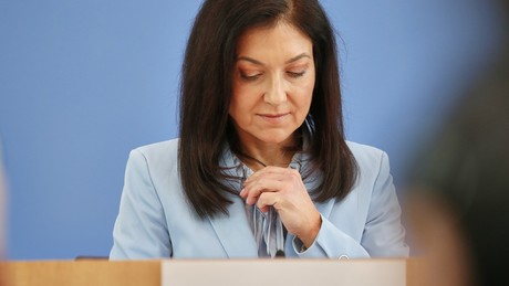 Bundesregierung halbiert Konjunkturprognose – Reiche: "Hauptgrund ist Krieg in Iran"