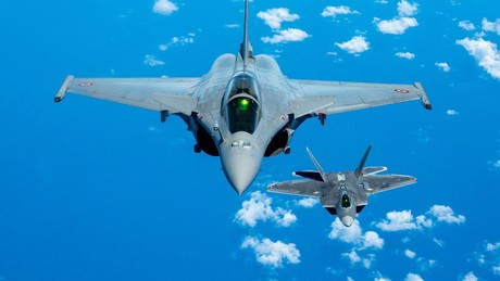 "Notfallpläne" abseits der NATO: Frankreich übt in Polen Atomwaffenangriffe auf Ziele in Russland