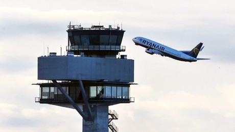 Zu hohe Gebühren: Ryanair halbiert Angebot am BER