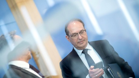 Automatisiert und biometrisch: Dobrindt setzt bei Verfolgung "Schwerstkrimineller" auf Big Data