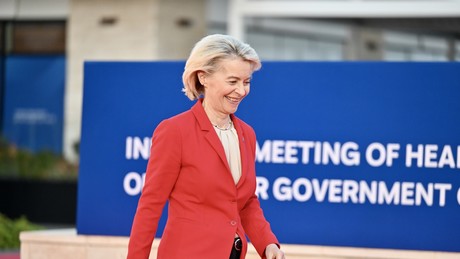 Leserbriefe an RT DE: "Was denkt Ursula von der Leyen, woher das angereicherte Uran kommt?"