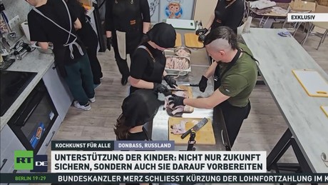 Kochlöffel statt AK-Gewehr: Soldaten geben Kochkurse für Kinder