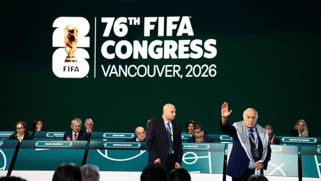 Handschlag verweigert: Infantinos Versöhnungsversuch bei FIFA-Kongress scheitert