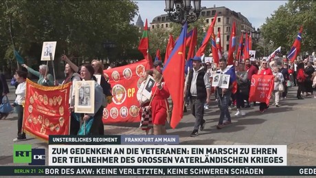 Gedenken im Vorfeld des 9. Mai: "Unsterbliches Regiment" zieht durch Frankfurt