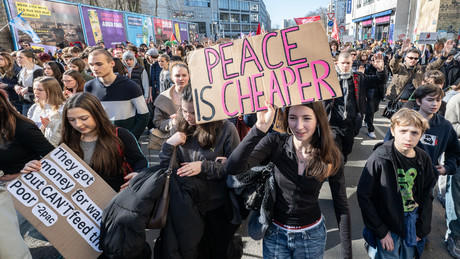 Neue Schulstreiks gegen Wehrpflicht am 8. Mai: Medien wittern kommunistische Verschwörung